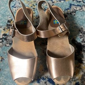 Copper Lotta Peep Toe Clogs